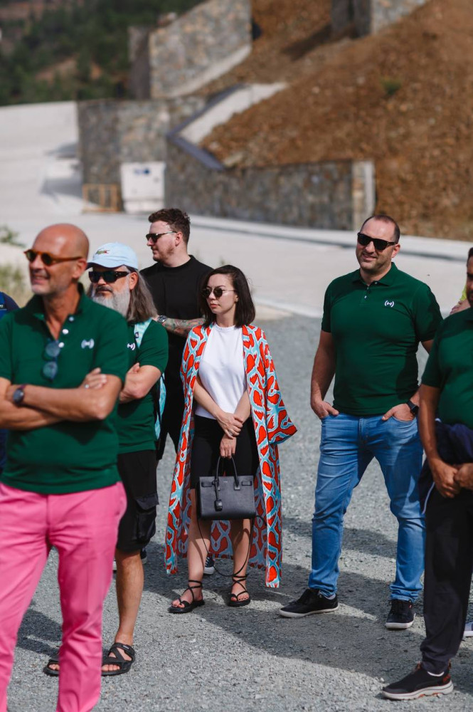 The Art of Brand Identity: Karina’s Creative Path at Hoteza