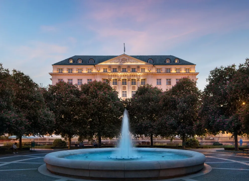 The Perfect Balance Between Hotel Technology and Tradition: From the Roaring 20’s to 2020’s